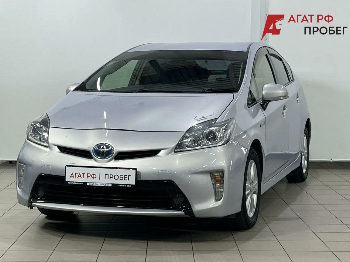 Открыть фотографии: Toyota Prius III Рестайлинг (XW30)