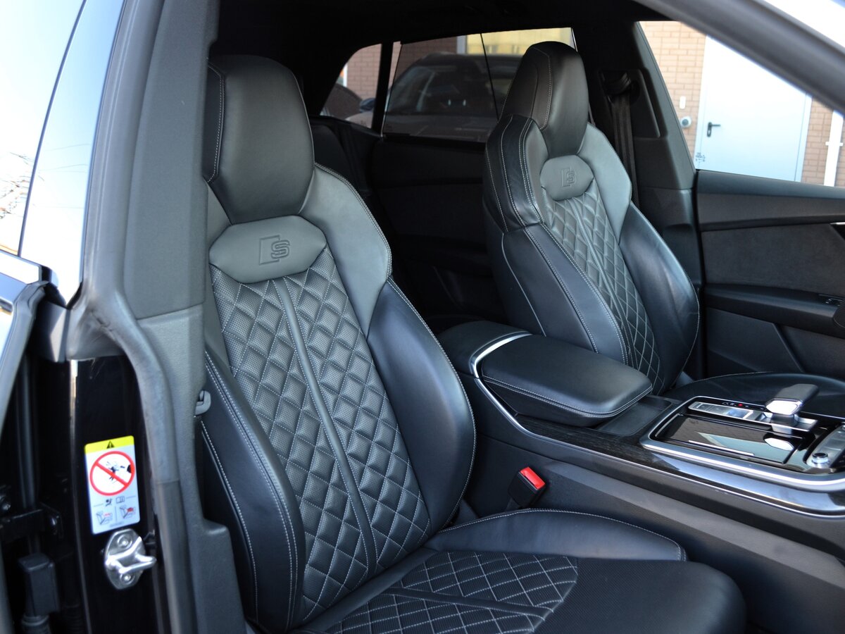 AUDI Q8 - фото 15
