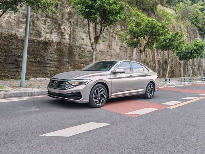 Открыть фотографии: Volkswagen Sagitar III Рестайлинг