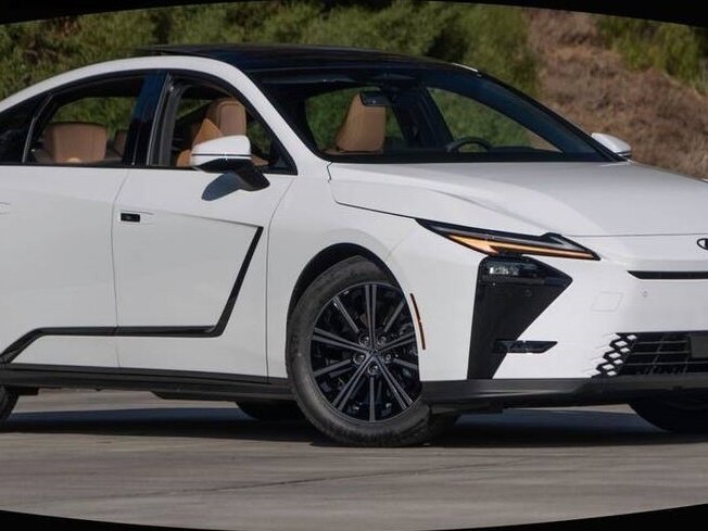 Открыть фотографии: Lexus ES VIII