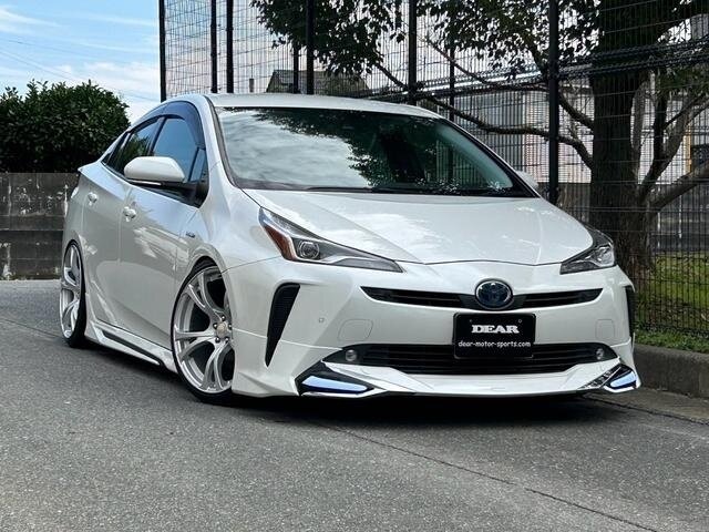Открыть фотографии: Toyota Prius IV Рестайлинг (XW50)