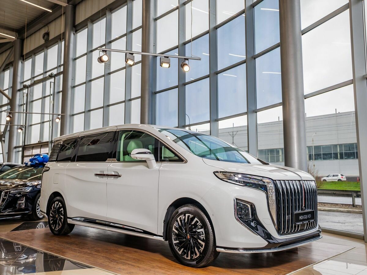 Открыть фотографии: Hongqi HQ9