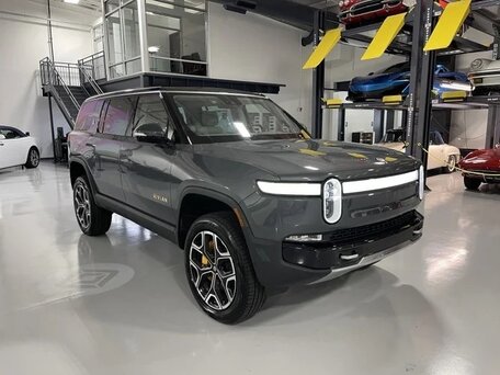 Rivian R1S