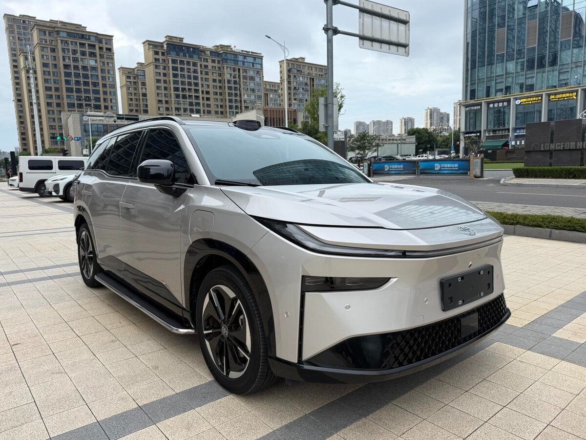 Открыть фотографии: Toyota bZ3X