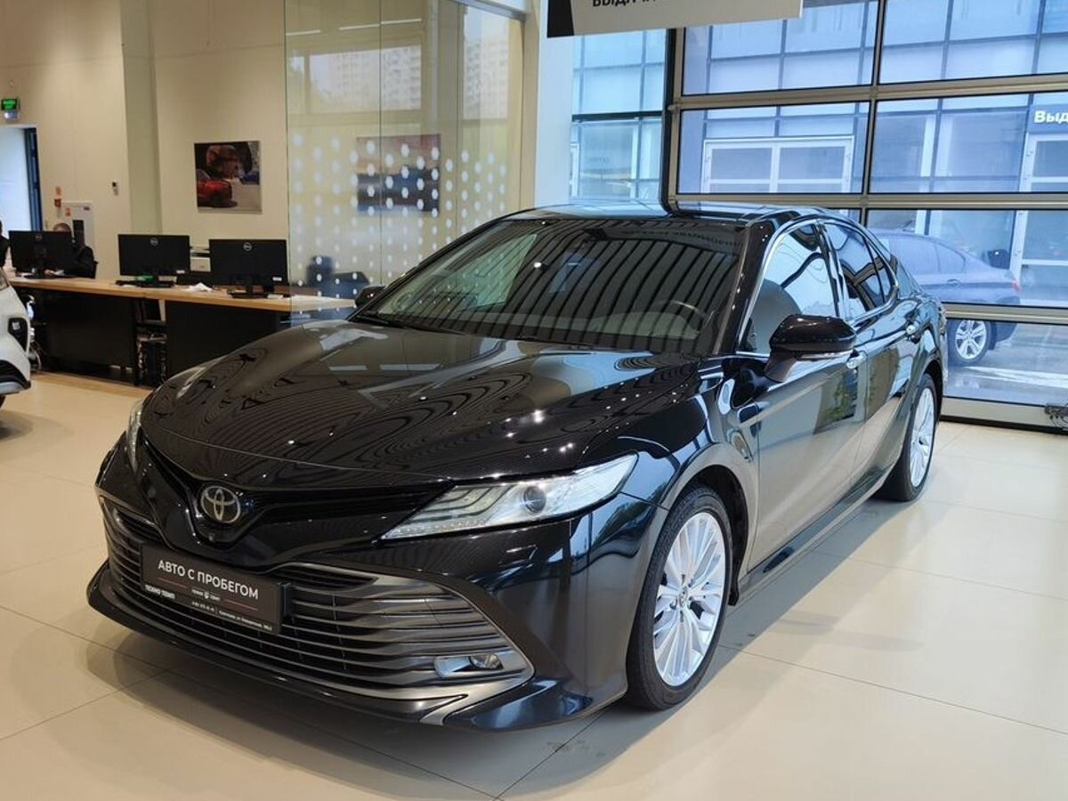 Toyota Camry VIII (XV70)